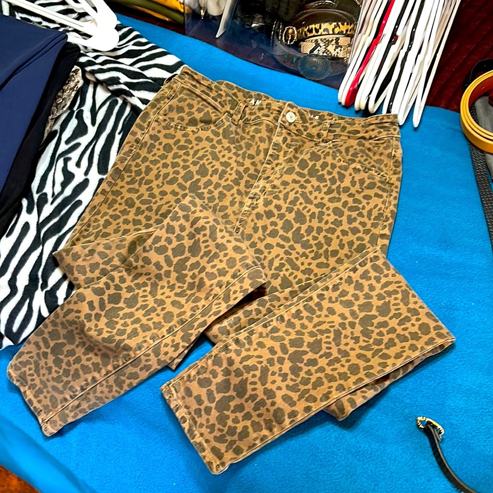 SOLD!!!   American Eagle Leopard Skinny Super HiRise Jegging
